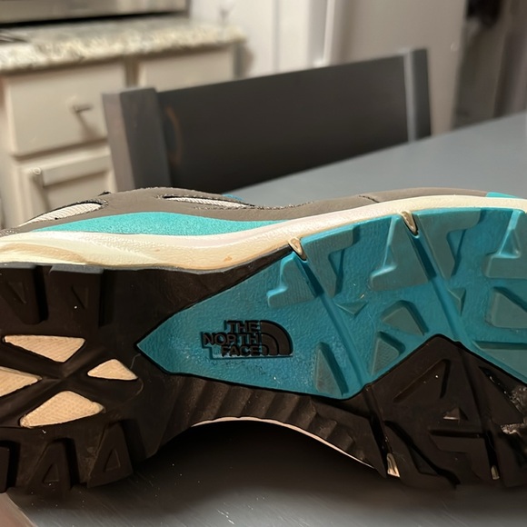 The North Face. Women’s size 8.5 tennis shoes. Grey and teal. Worn twice. - Picture 5 of 8
